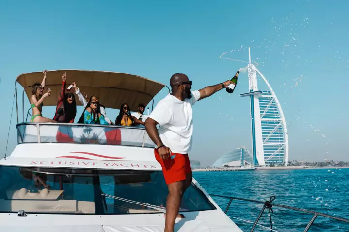 boat tour dubai